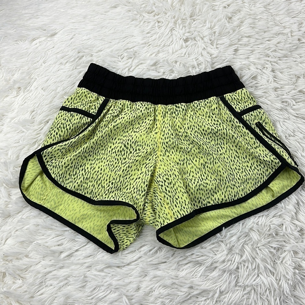 Lululemon Tracker Short III *4-way Stretch Dottie Dash Clarity Yellow Black